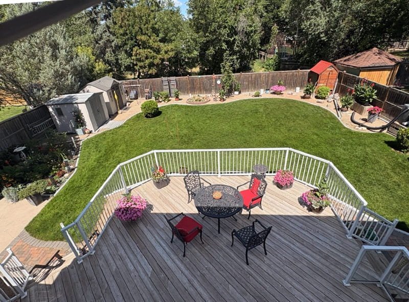 Healthy green backyard lawn in Regina after Weed Pro lawn care treatment